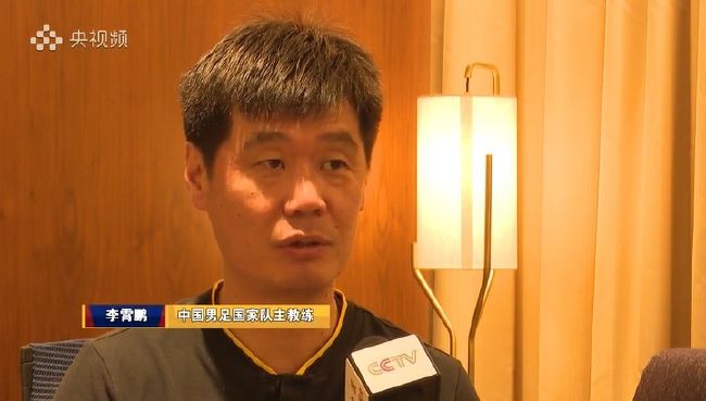 奥利维亚一听说海伦娜要继承大统，心里又恨又气，于是急忙开口对女皇说道：奶奶，说什么也不能把皇位交给海伦娜来继承啊。